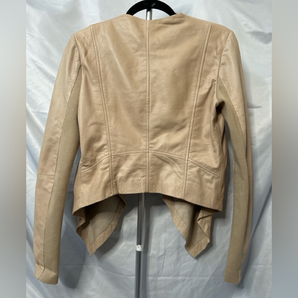Elegant Halogen genuine leather jacket in a beautiful nude neutral tone 🤍 - Picture 4 of 11